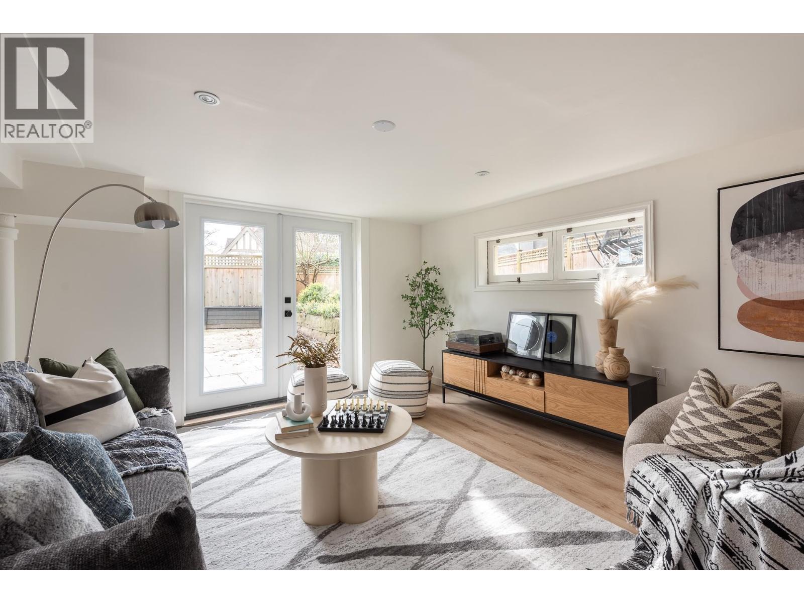 106 COLLEGE COURT, New Westminster