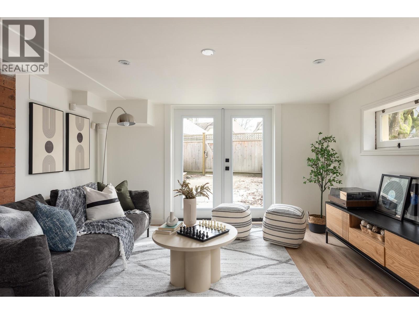 106 COLLEGE COURT, New Westminster