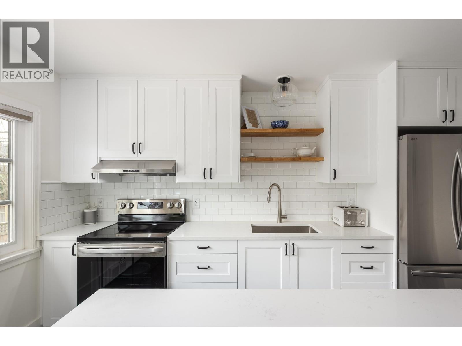 106 COLLEGE COURT, New Westminster