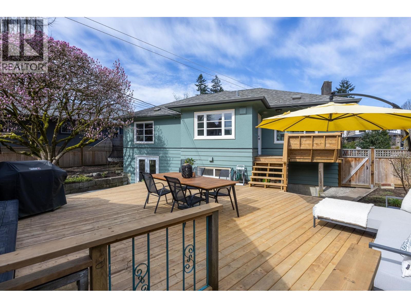 106 COLLEGE COURT, New Westminster