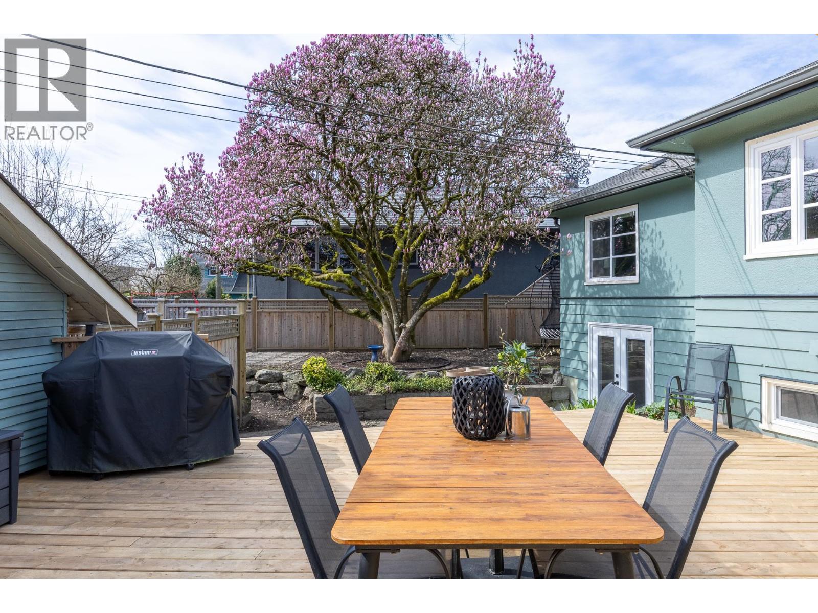 106 COLLEGE COURT, New Westminster