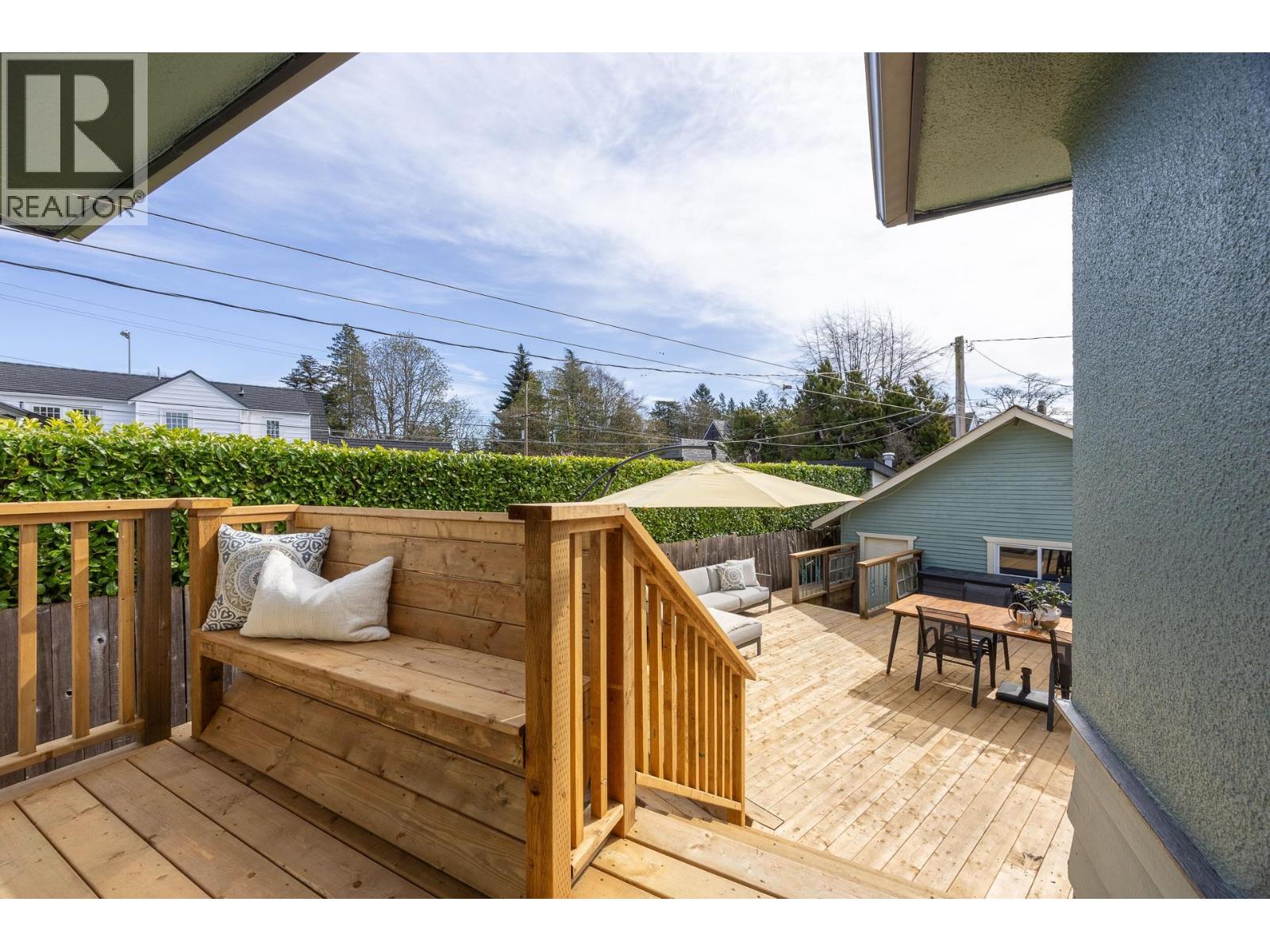 106 COLLEGE COURT, New Westminster