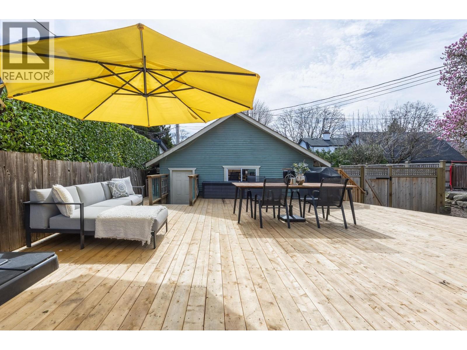 106 COLLEGE COURT, New Westminster