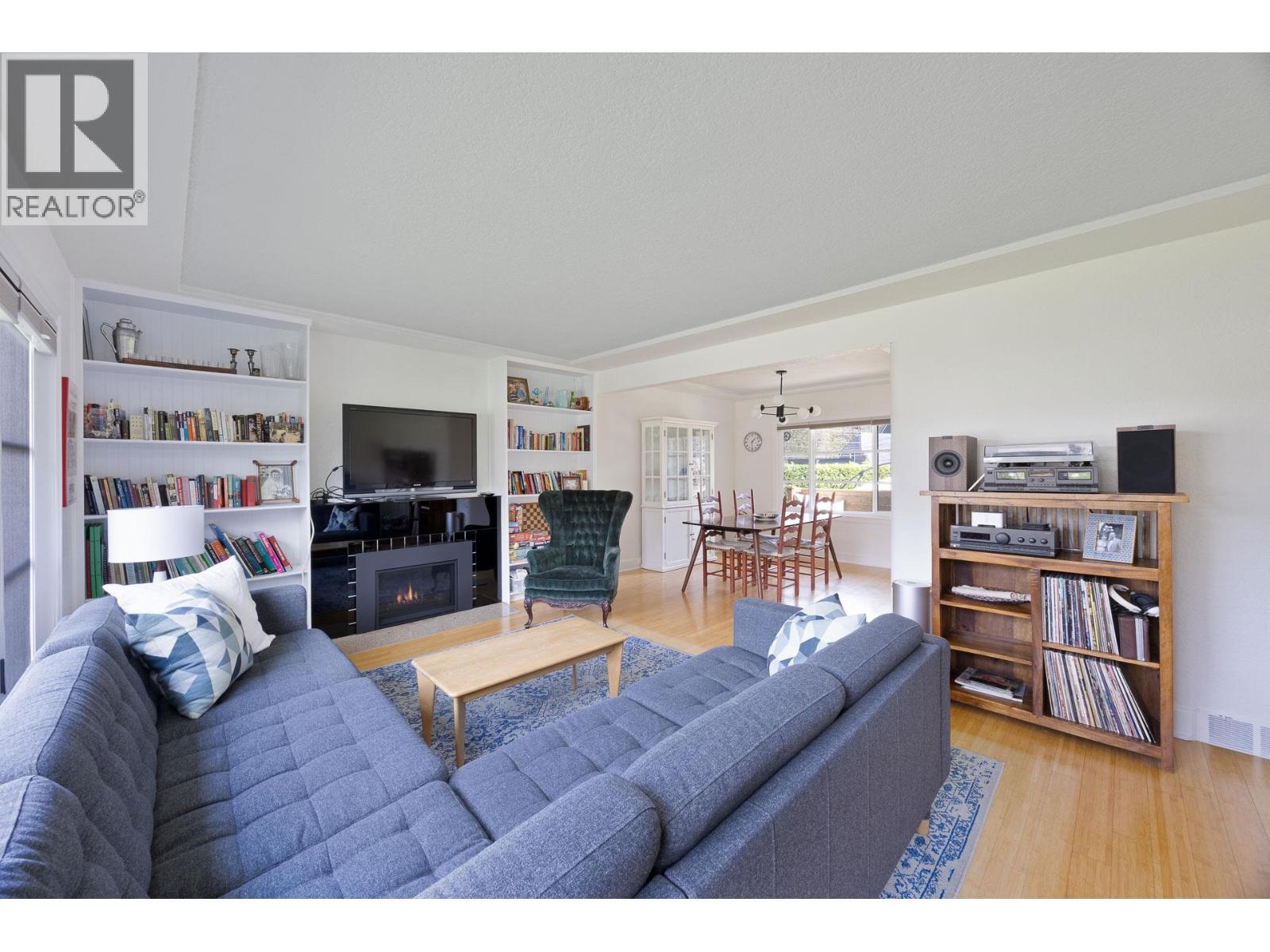 106 COLLEGE COURT, New Westminster