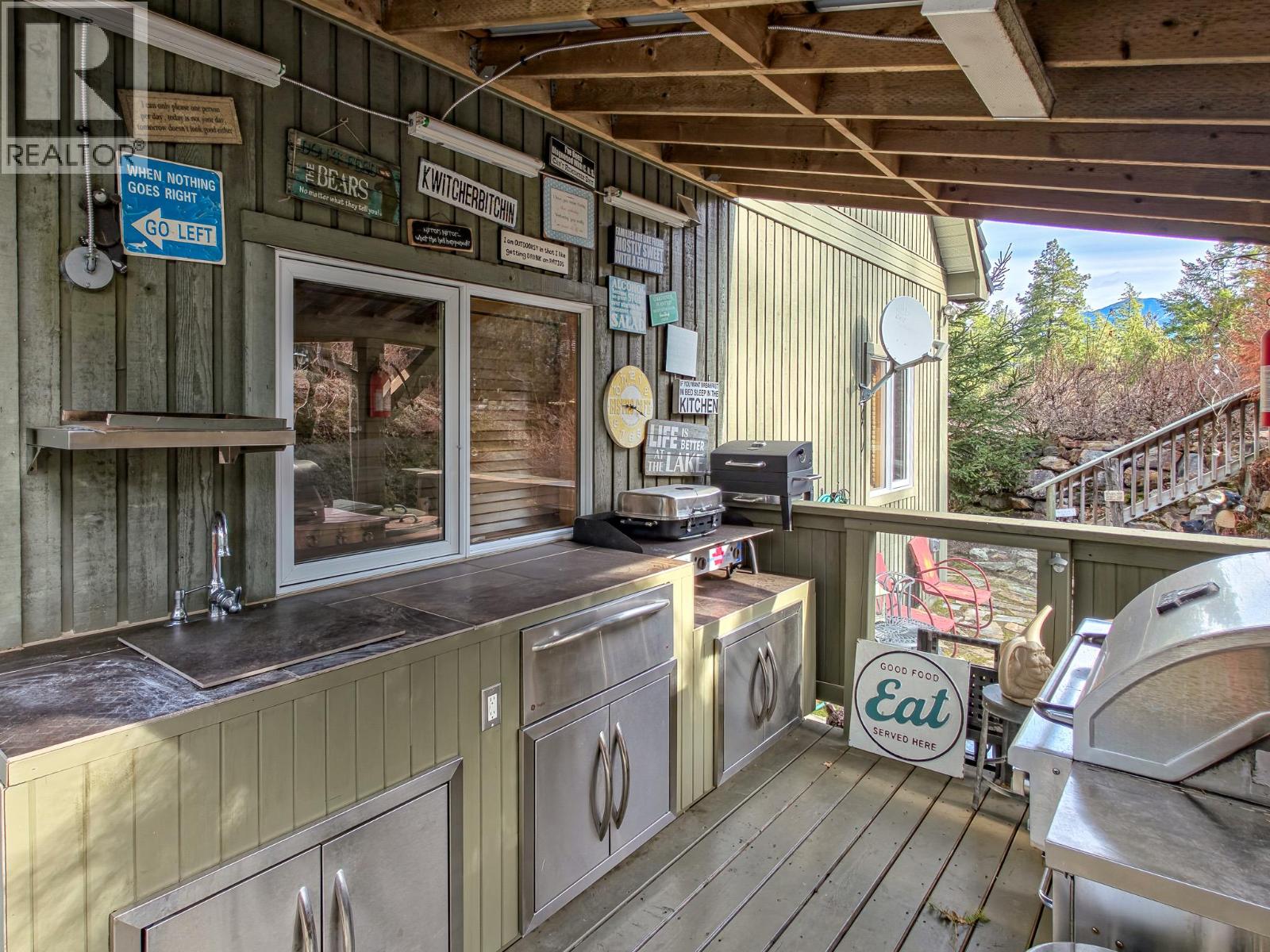 17222 Pilot Bay Road, Kootenay Bay