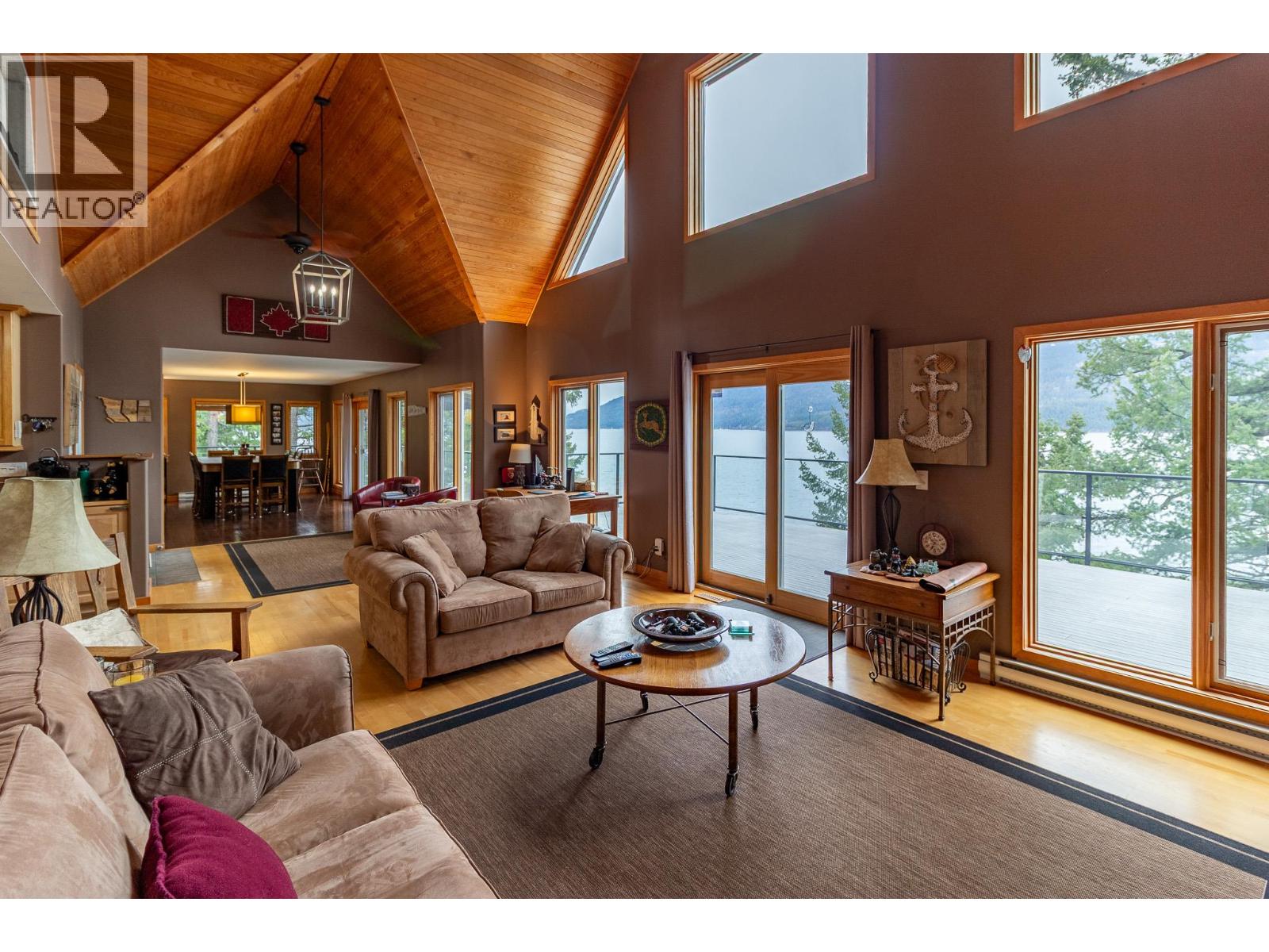 17222 Pilot Bay Road, Kootenay Bay