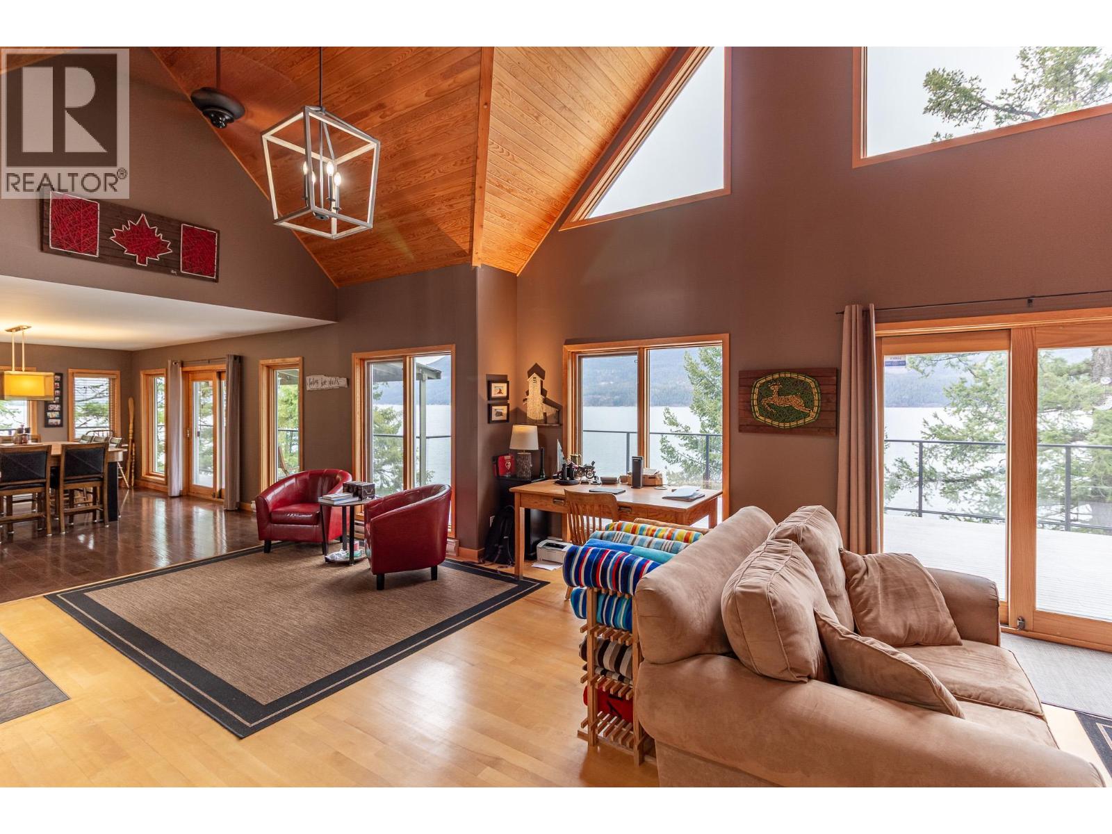 17222 Pilot Bay Road, Kootenay Bay