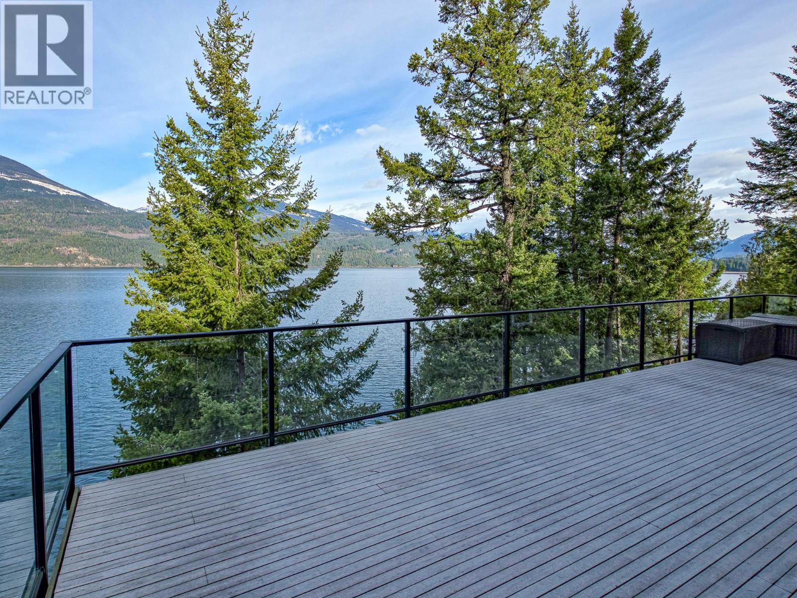 17222 Pilot Bay Road, Kootenay Bay