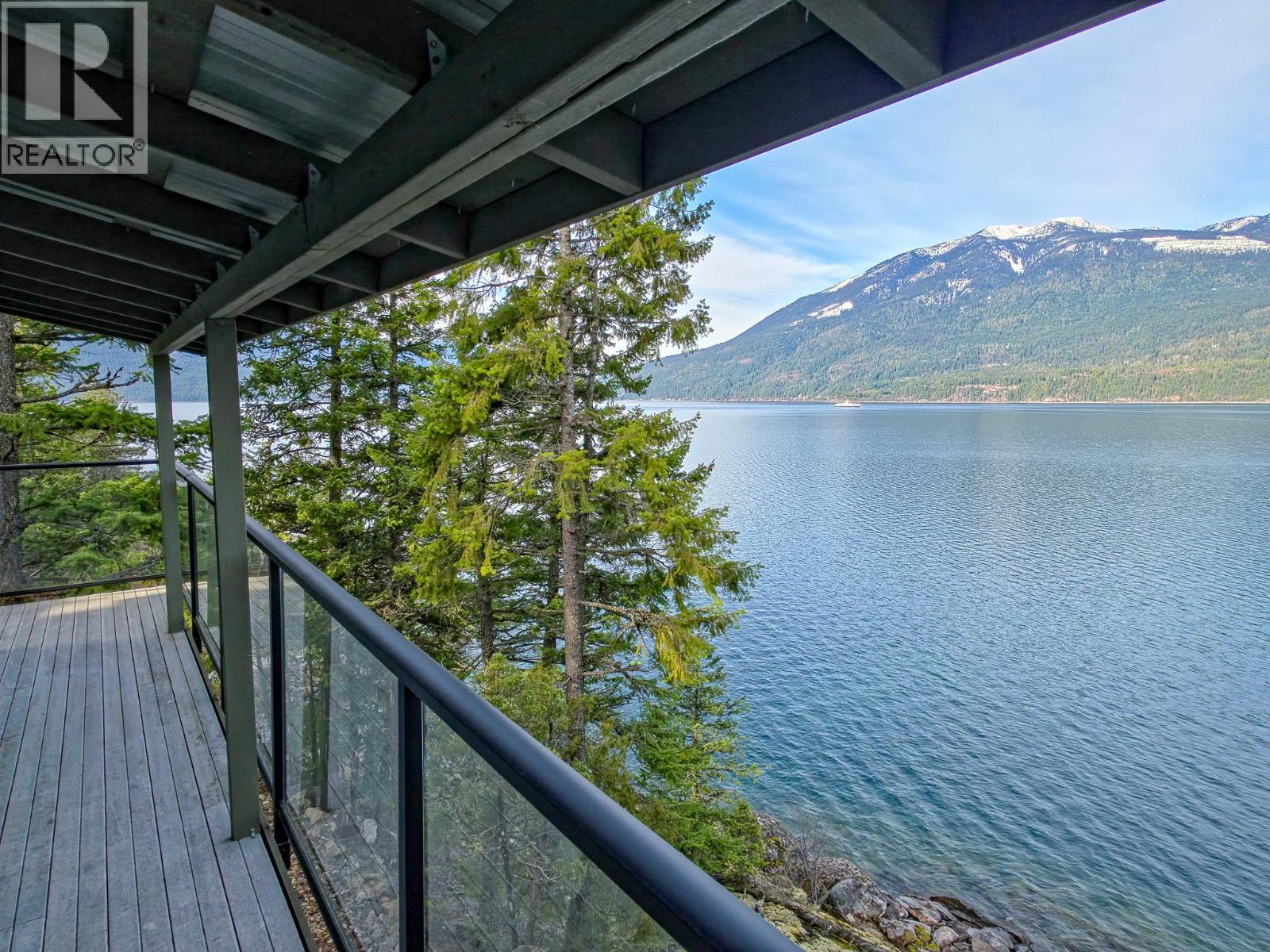 17222 Pilot Bay Road, Kootenay Bay