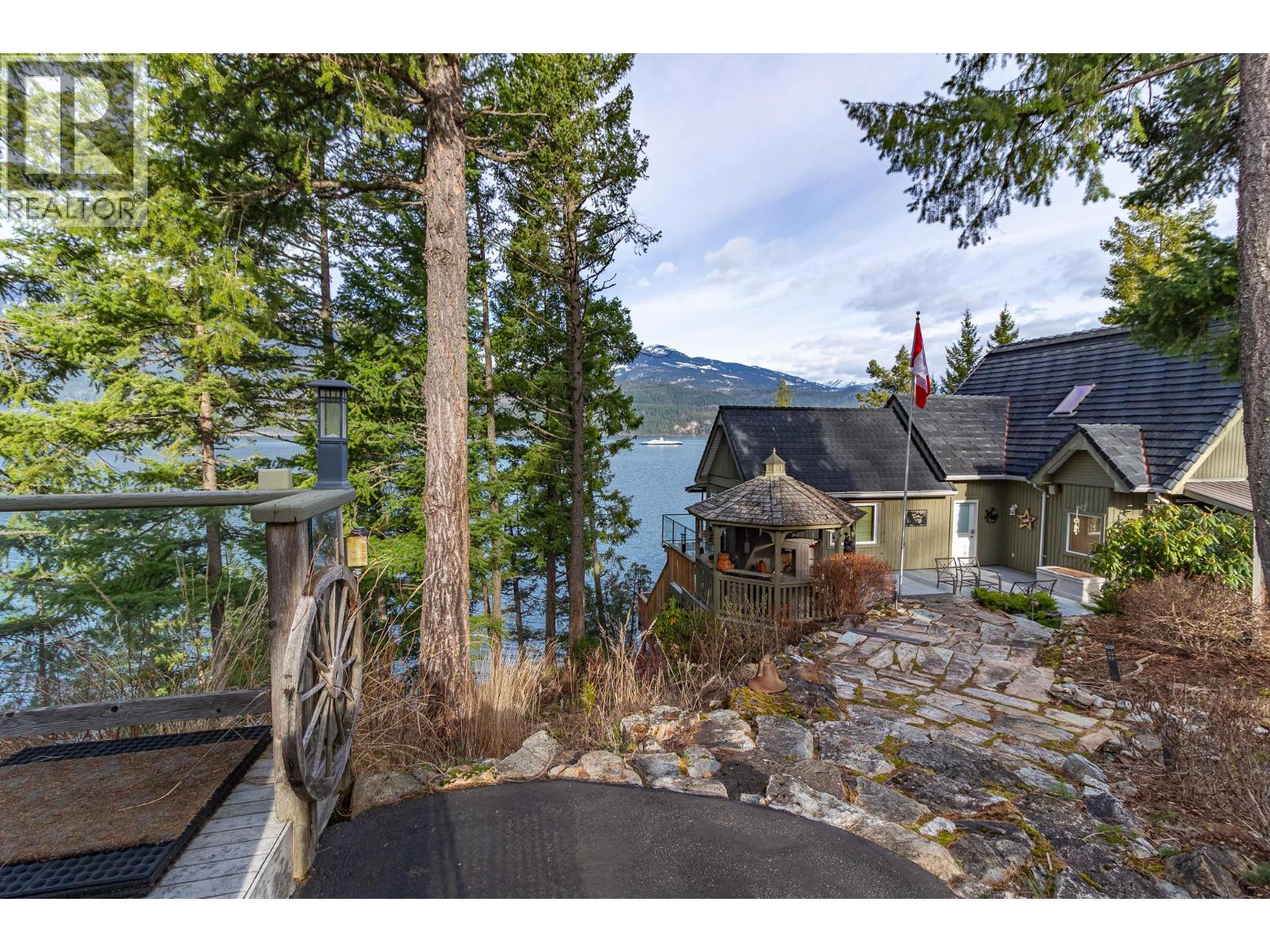 17222 Pilot Bay Road, Kootenay Bay