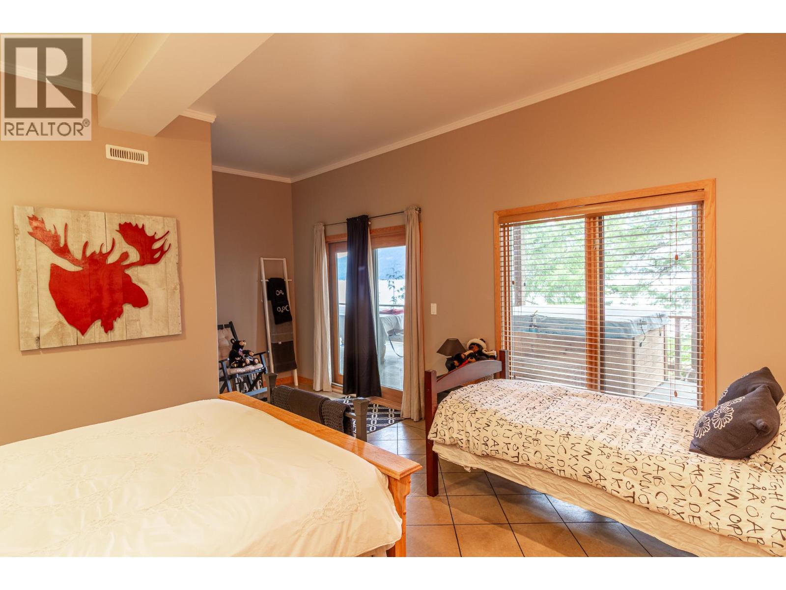 17222 Pilot Bay Road, Kootenay Bay