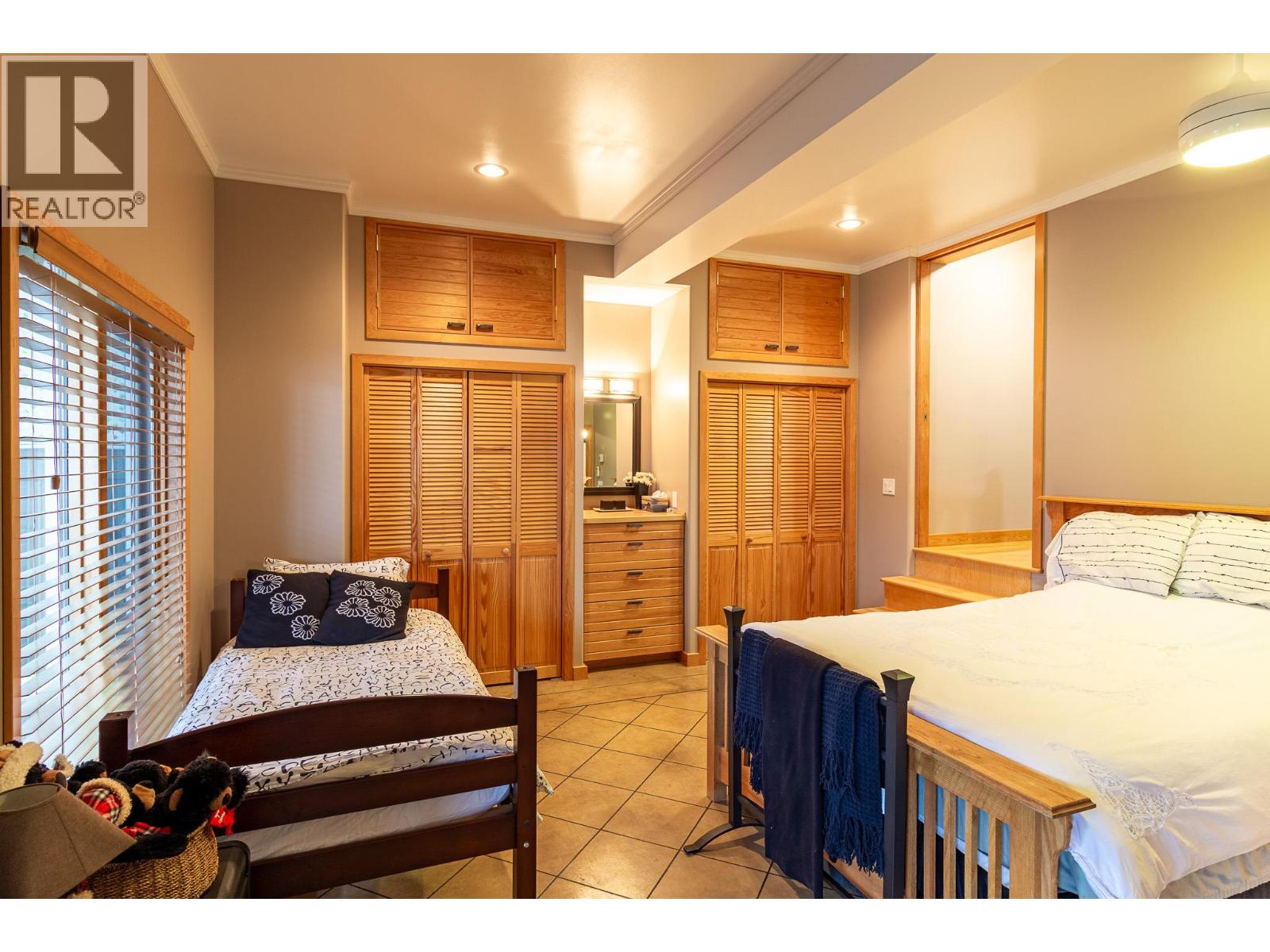 17222 Pilot Bay Road, Kootenay Bay