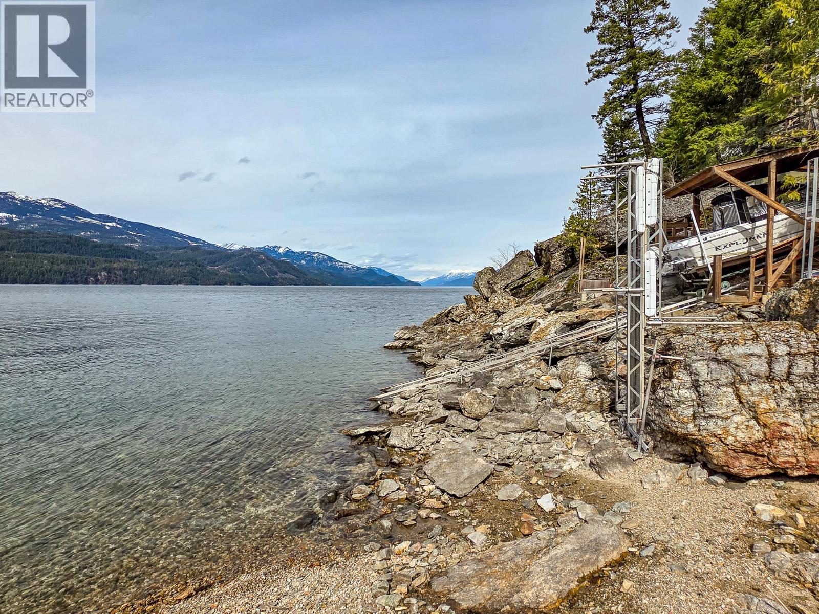 17222 Pilot Bay Road, Kootenay Bay