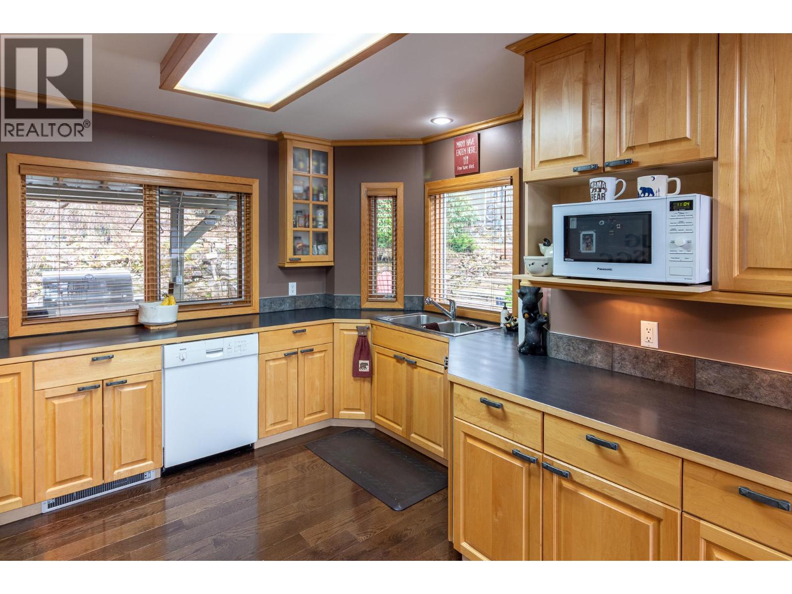 17222 Pilot Bay Road, Kootenay Bay