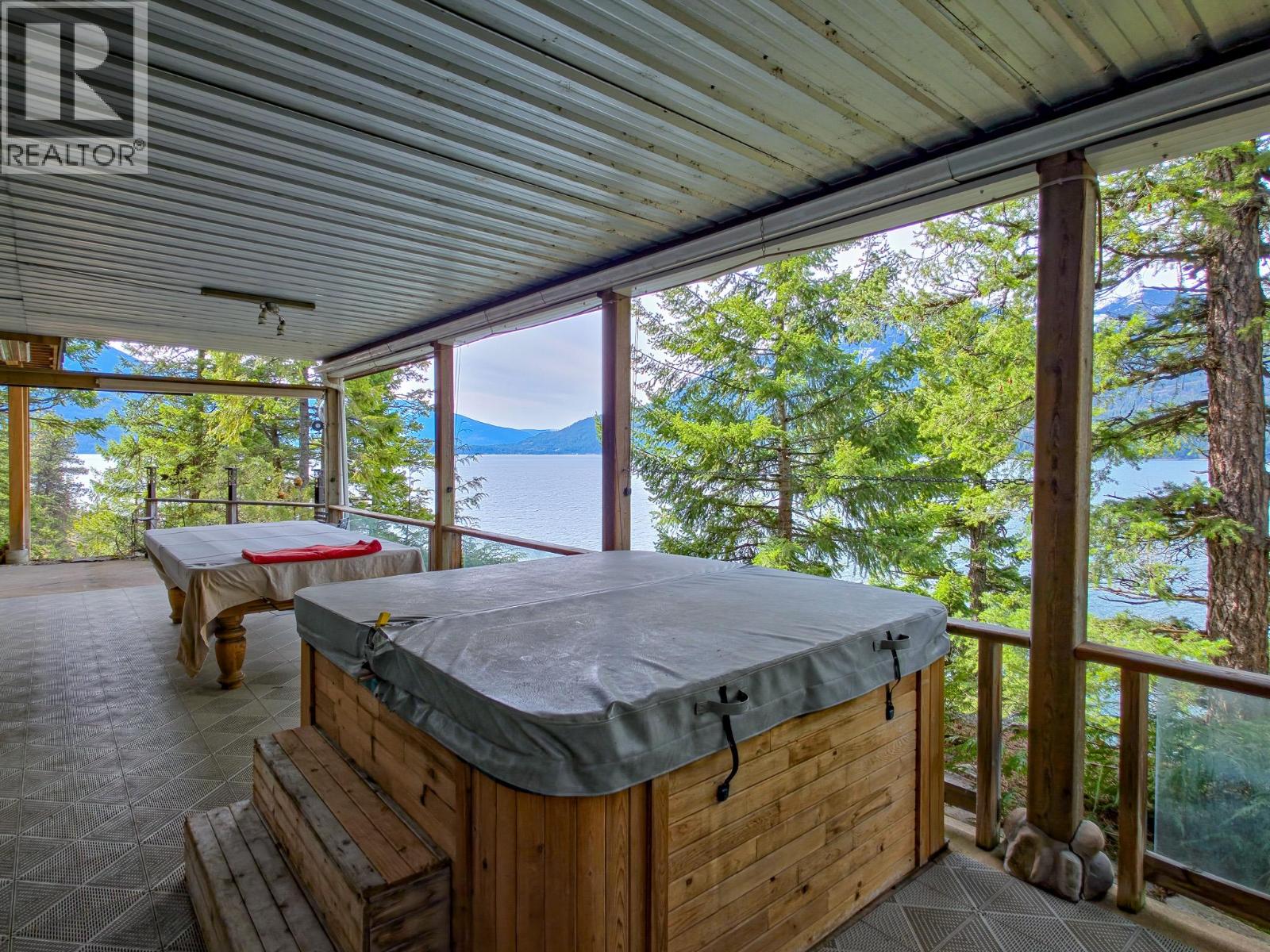 17222 Pilot Bay Road, Kootenay Bay