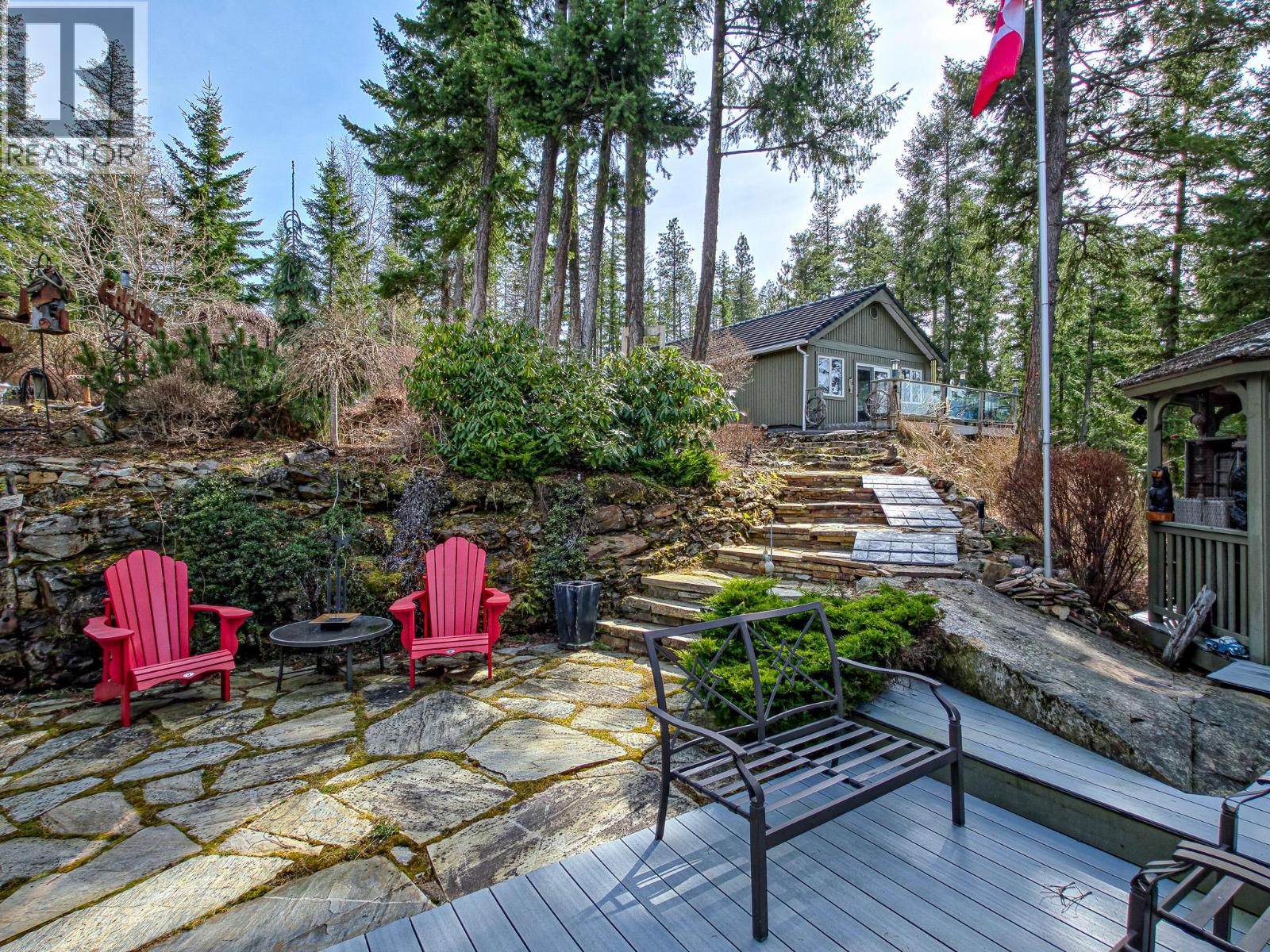 17222 Pilot Bay Road, Kootenay Bay