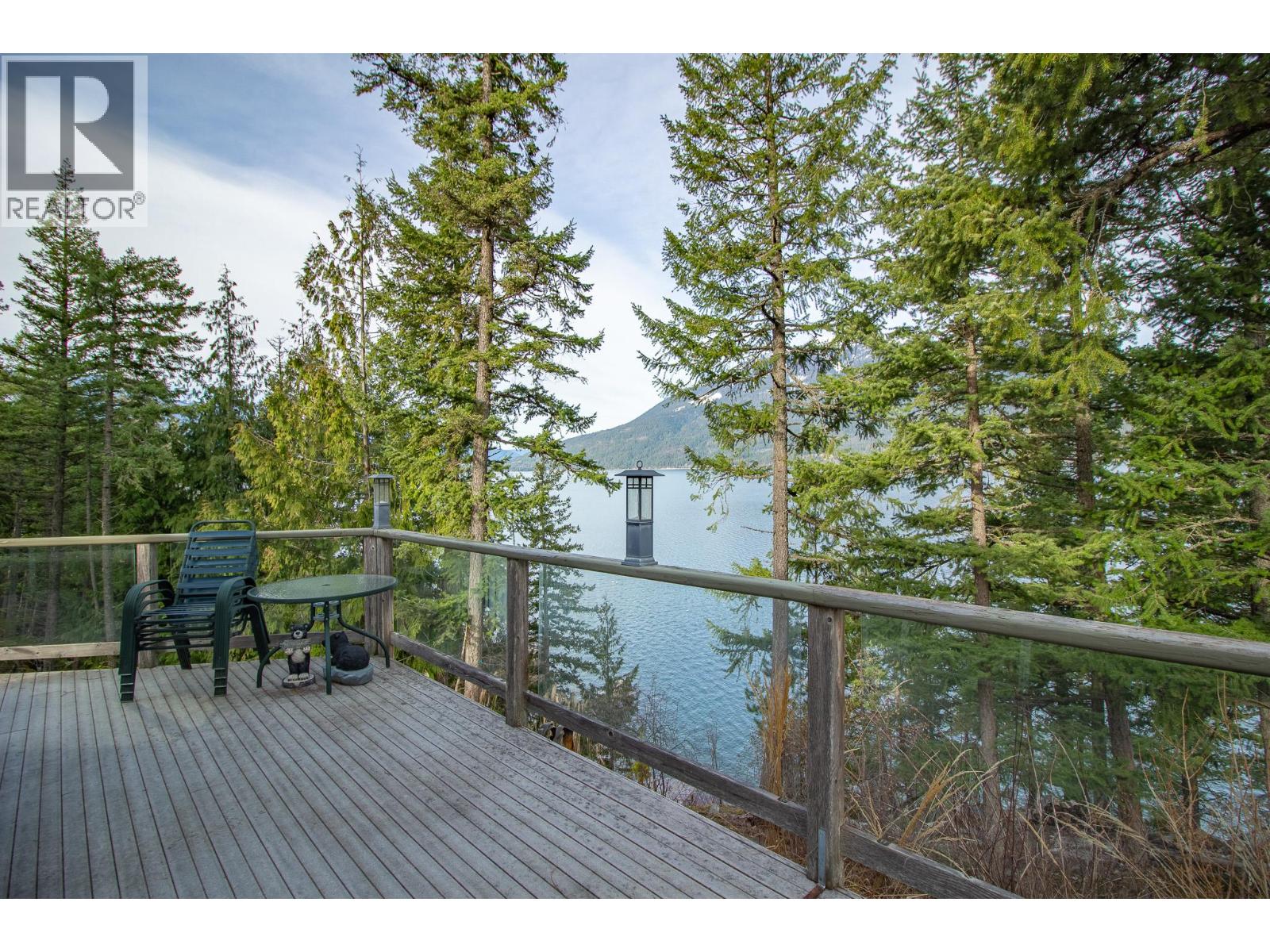 17222 Pilot Bay Road, Kootenay Bay