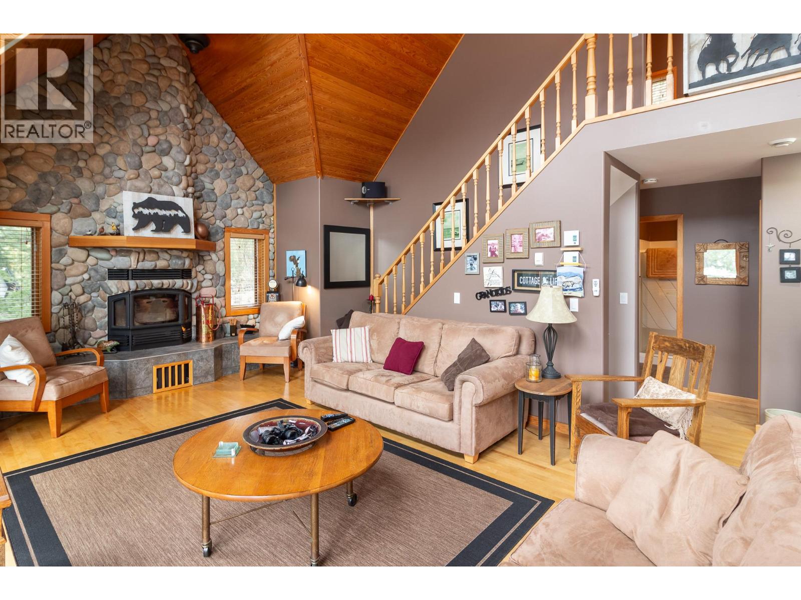 17222 Pilot Bay Road, Kootenay Bay