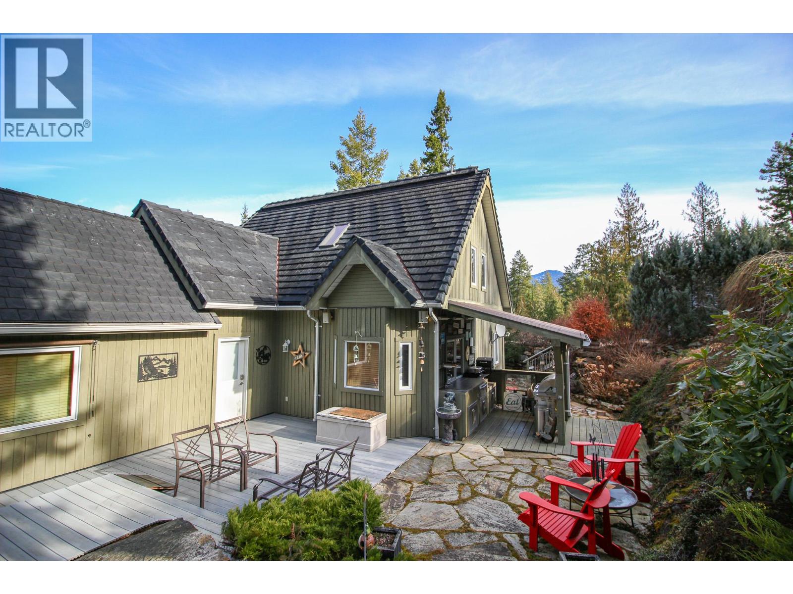 17222 Pilot Bay Road, Kootenay Bay