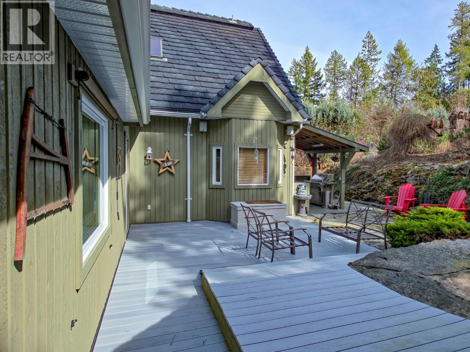 17222 Pilot Bay Road, Kootenay Bay