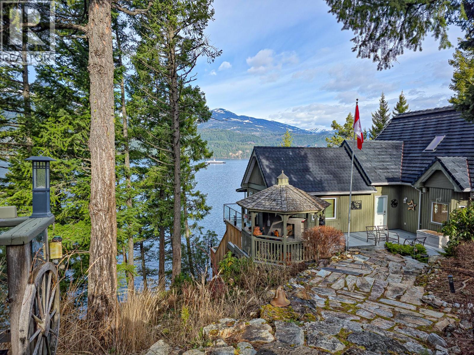  17222 Pilot Bay Road, Kootenay Bay