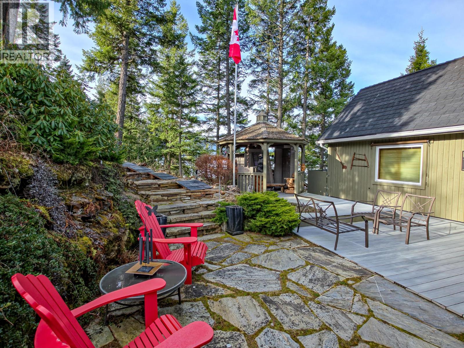 17222 Pilot Bay Road, Kootenay Bay