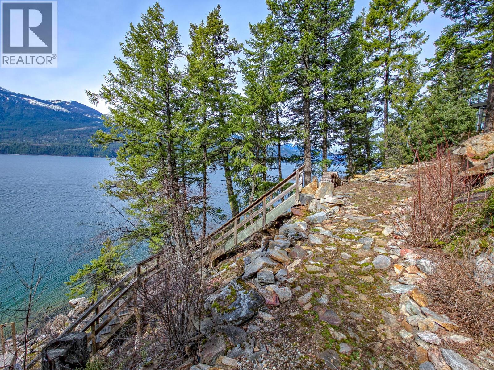 17222 Pilot Bay Road, Kootenay Bay