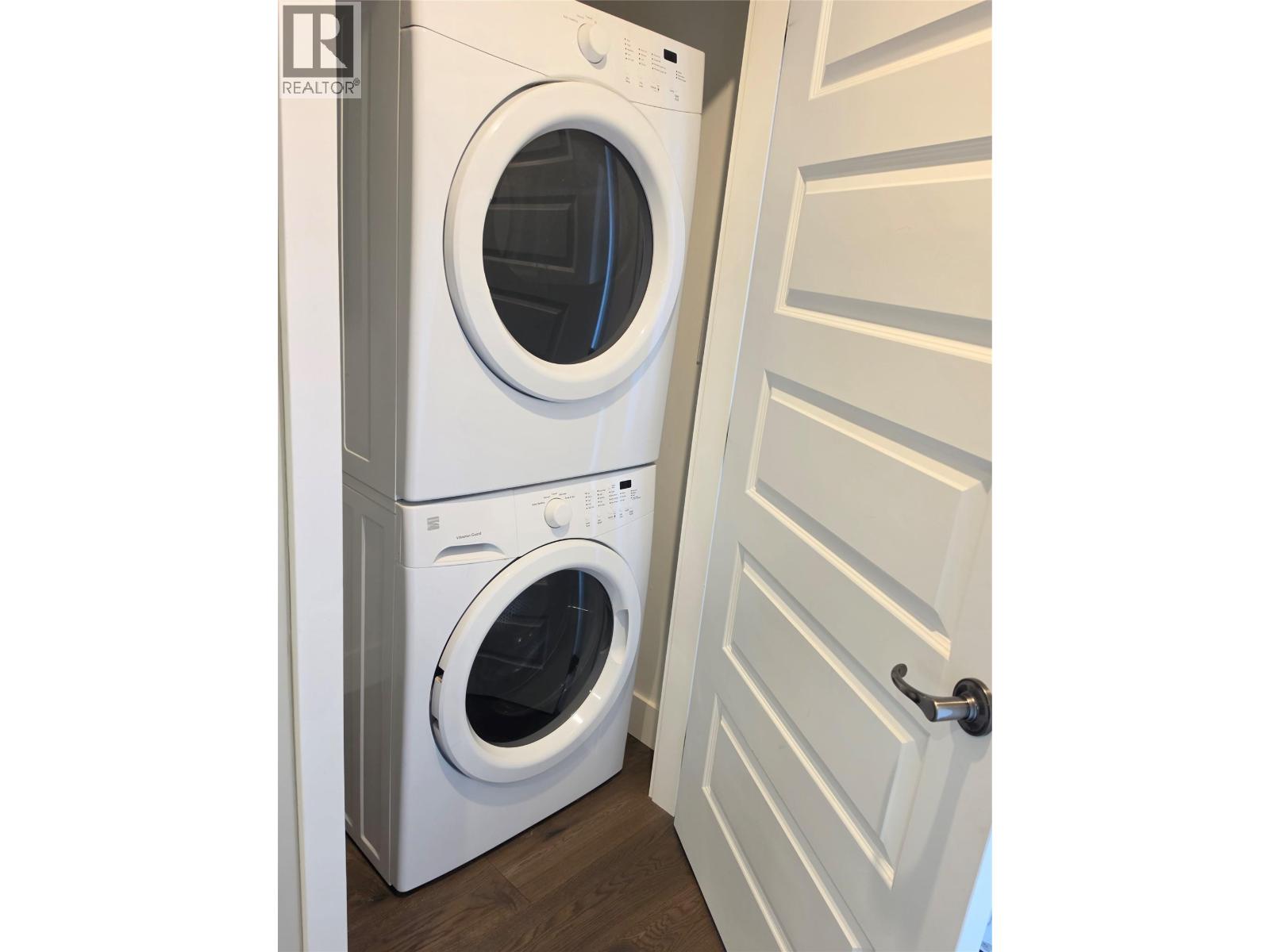 2410 PERRIER Lane Unit# B, Nelson