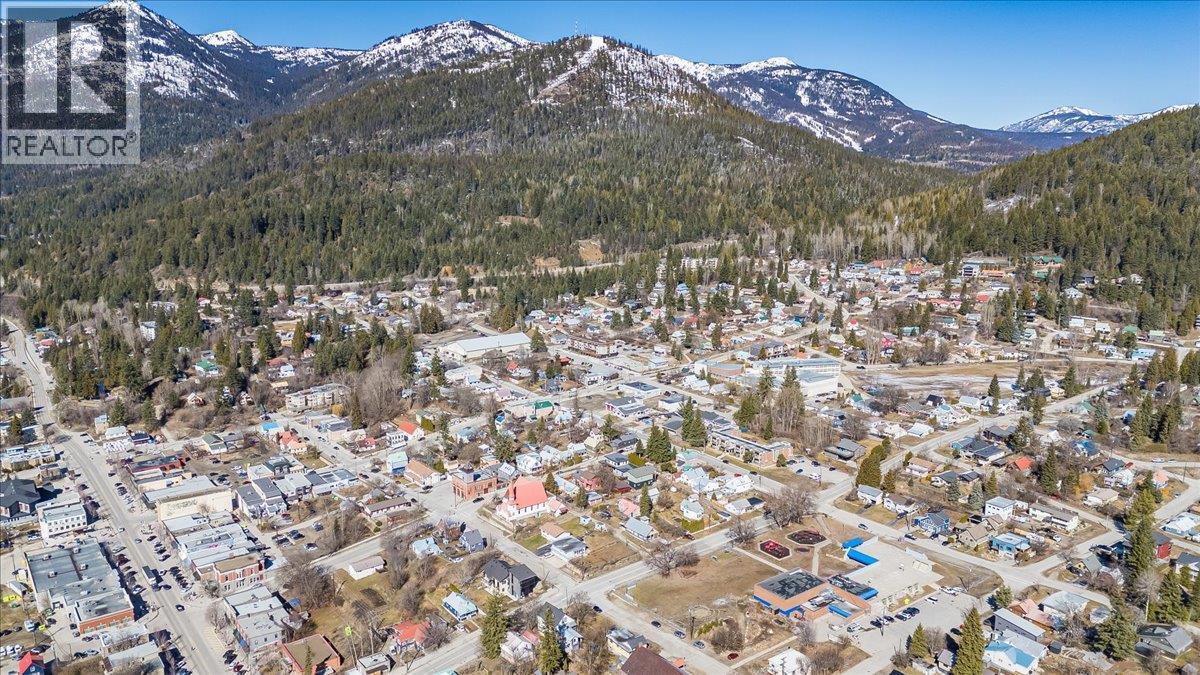 2243 First Avenue, Rossland