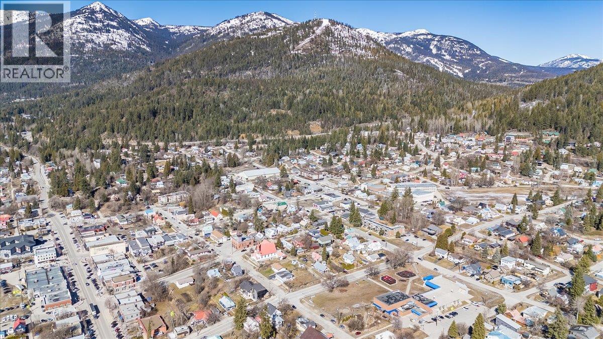 2243 First Avenue, Rossland