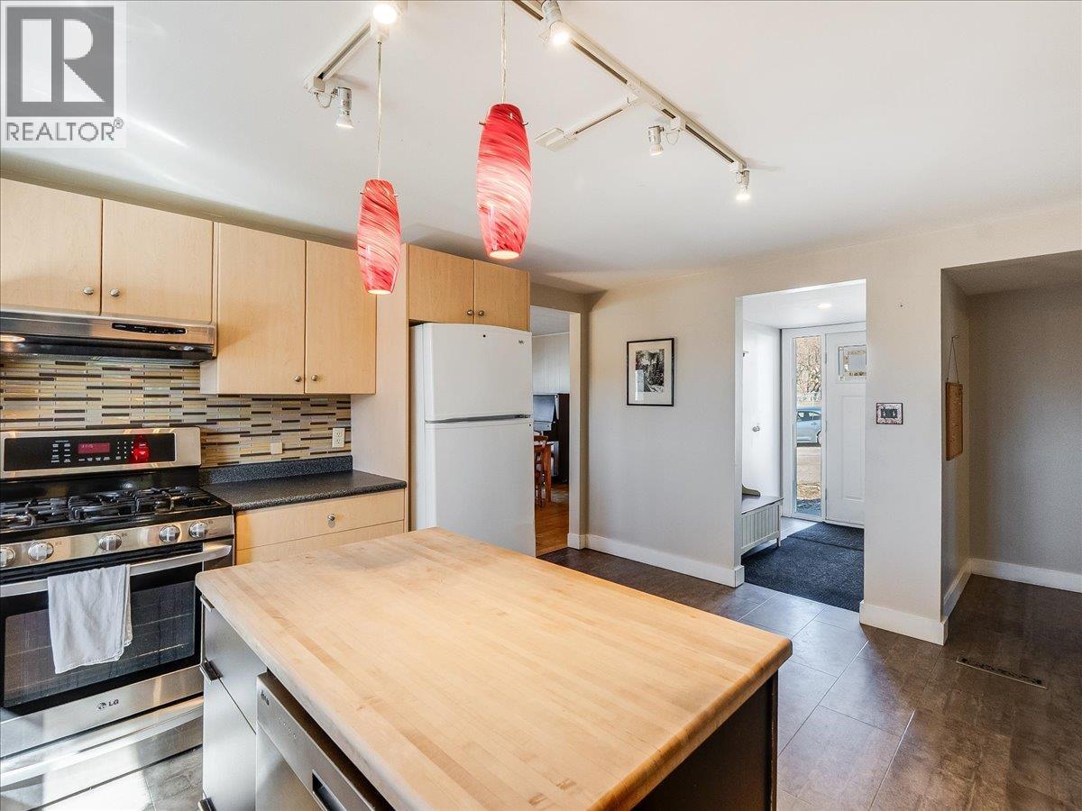 2243 First Avenue, Rossland