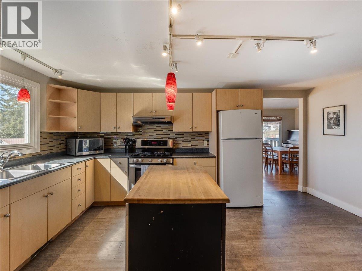 2243 First Avenue, Rossland