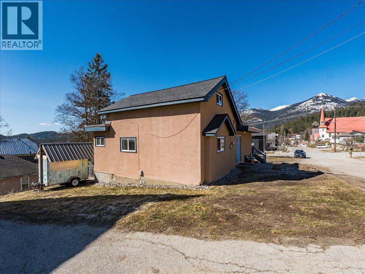 2243 First Avenue, Rossland