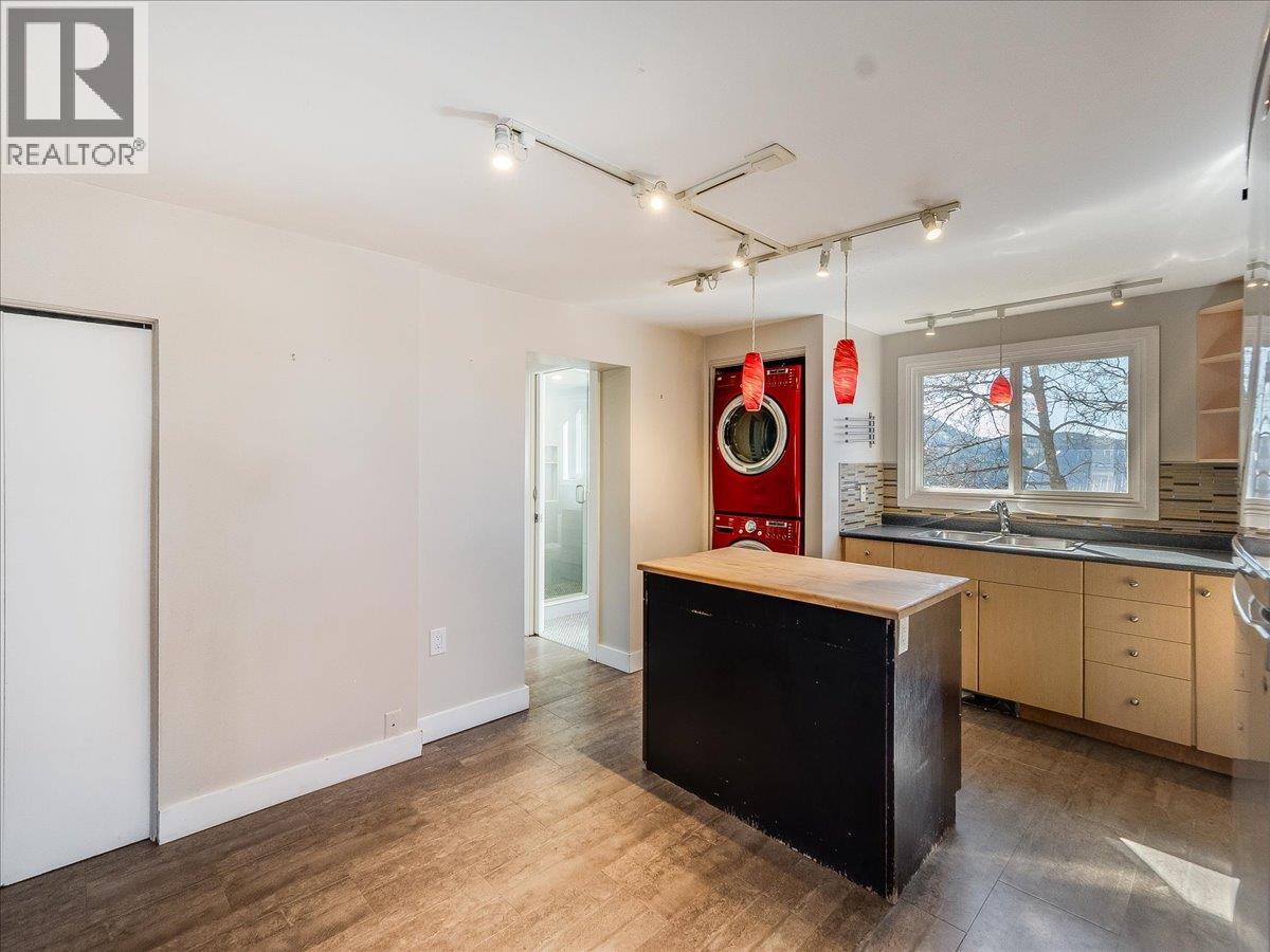 2243 First Avenue, Rossland