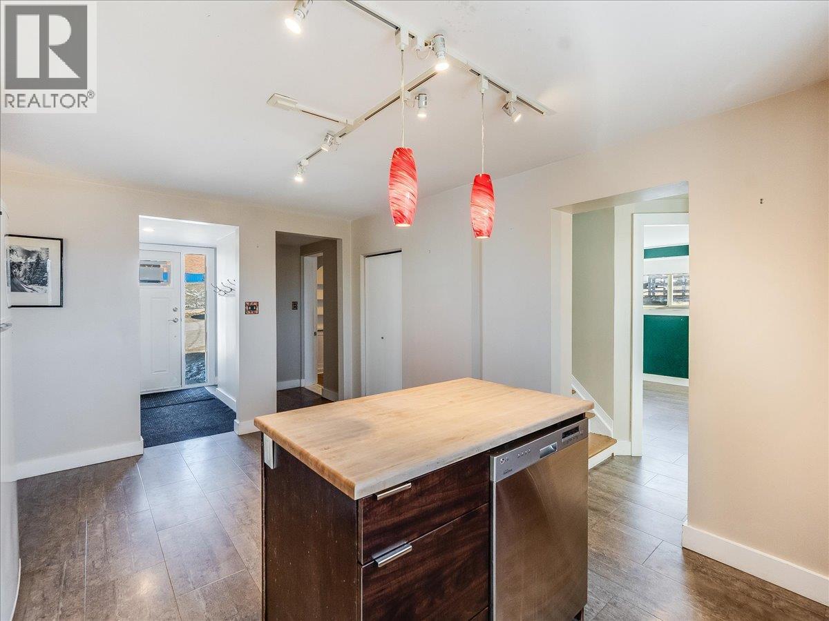 2243 First Avenue, Rossland