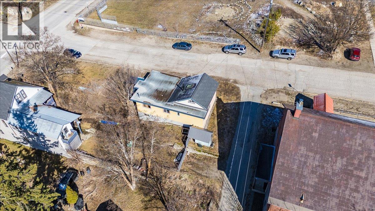 2243 First Avenue, Rossland