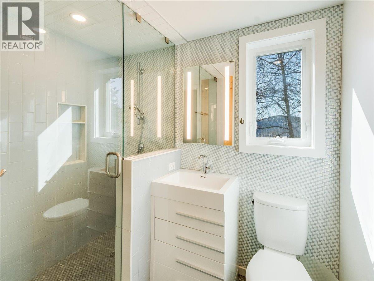 2243 First Avenue, Rossland