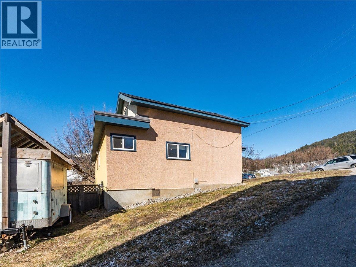 2243 First Avenue, Rossland