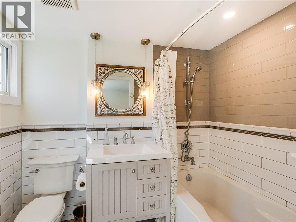 2243 First Avenue, Rossland