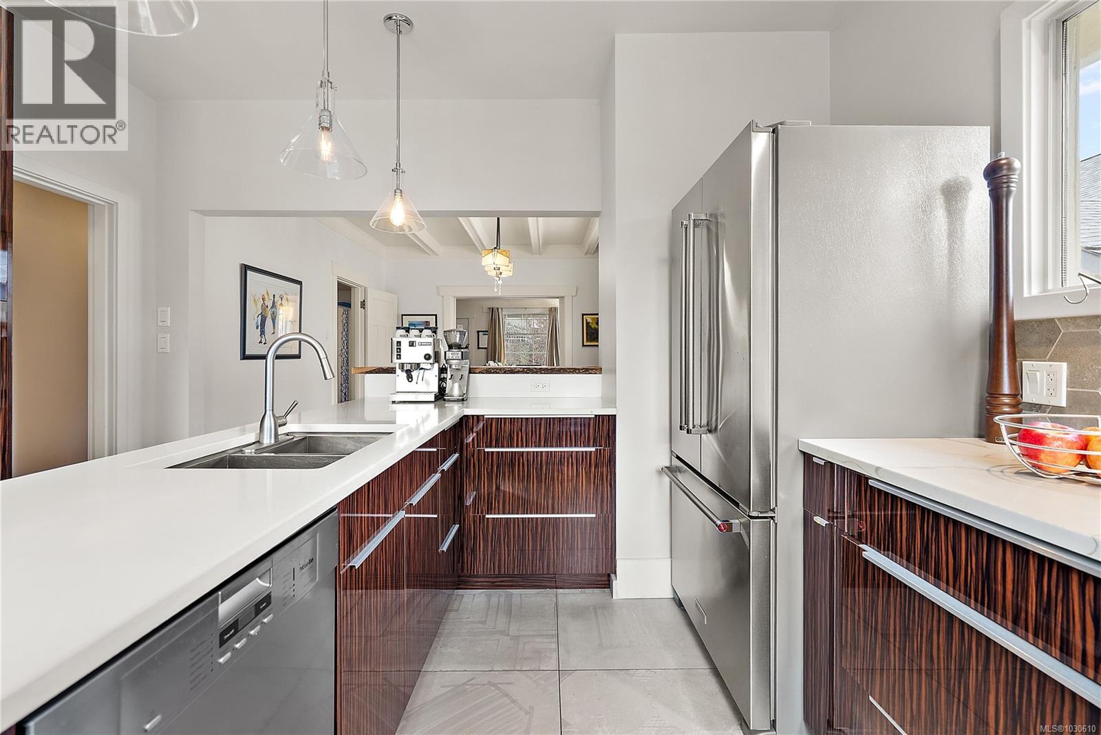  1753 Davie Street, Victoria