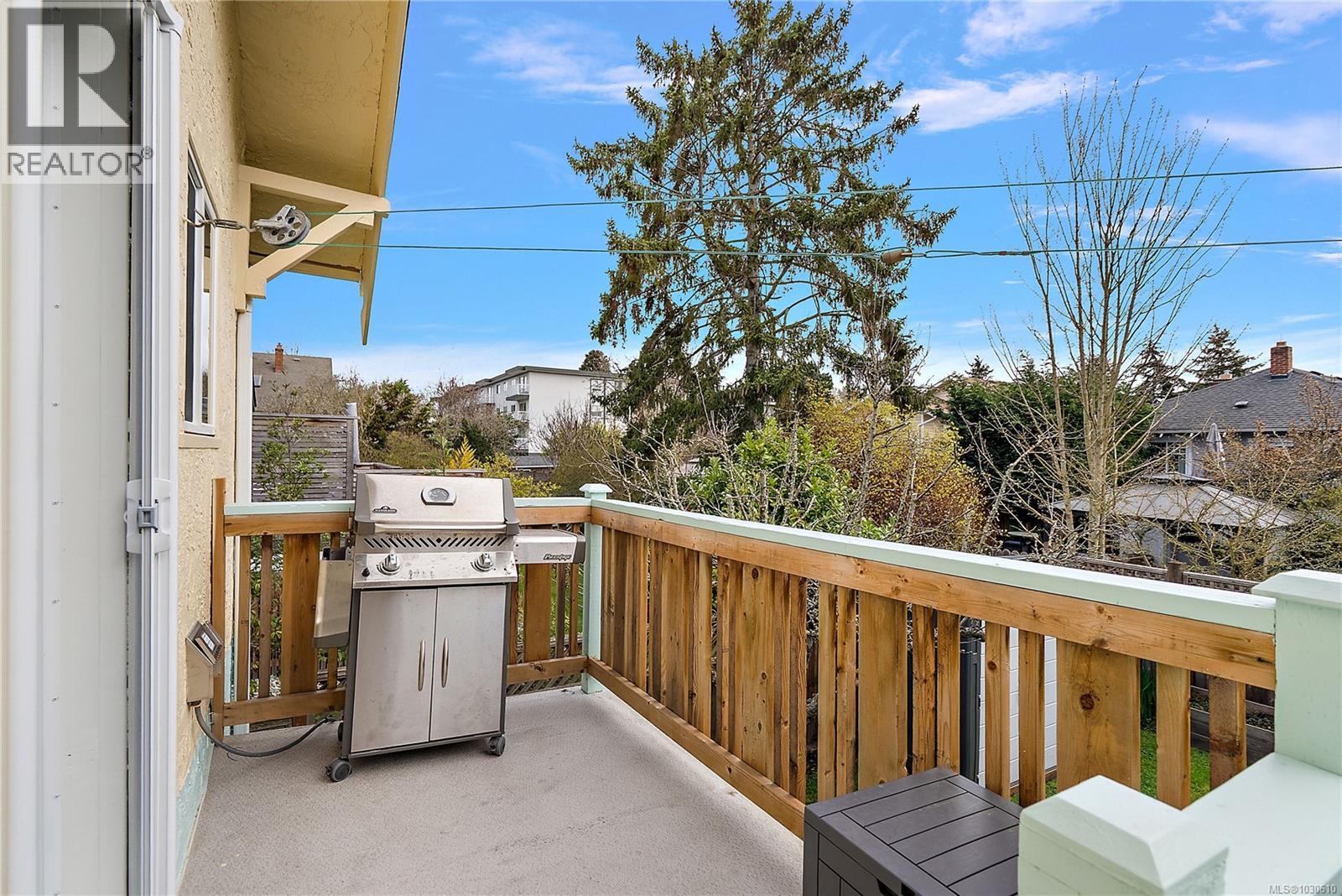  1753 Davie Street, Victoria