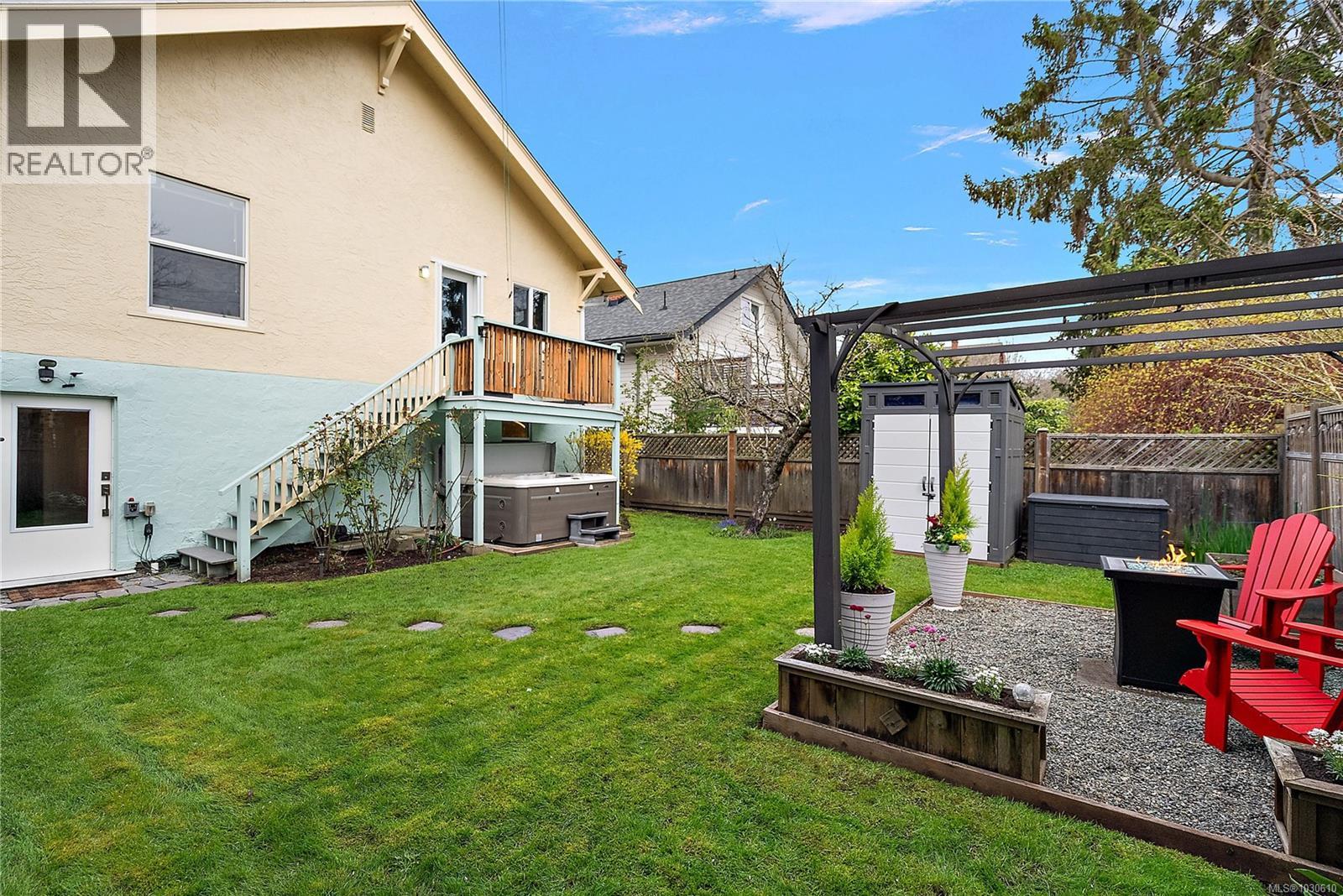  1753 Davie Street, Victoria