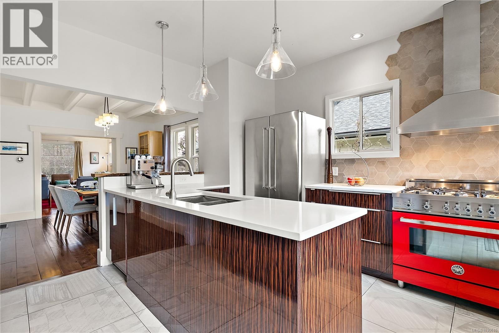  1753 Davie Street, Victoria