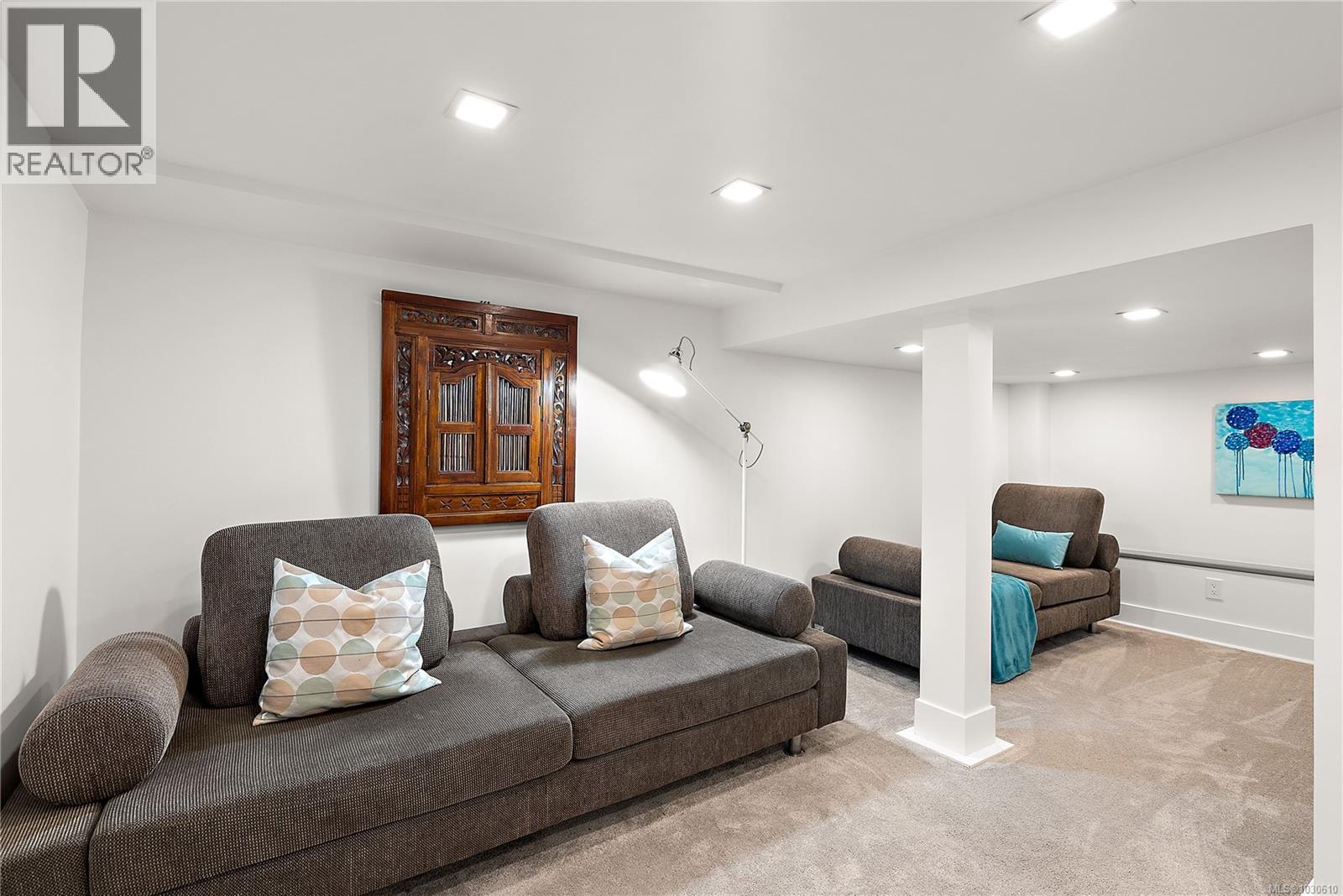  1753 Davie Street, Victoria