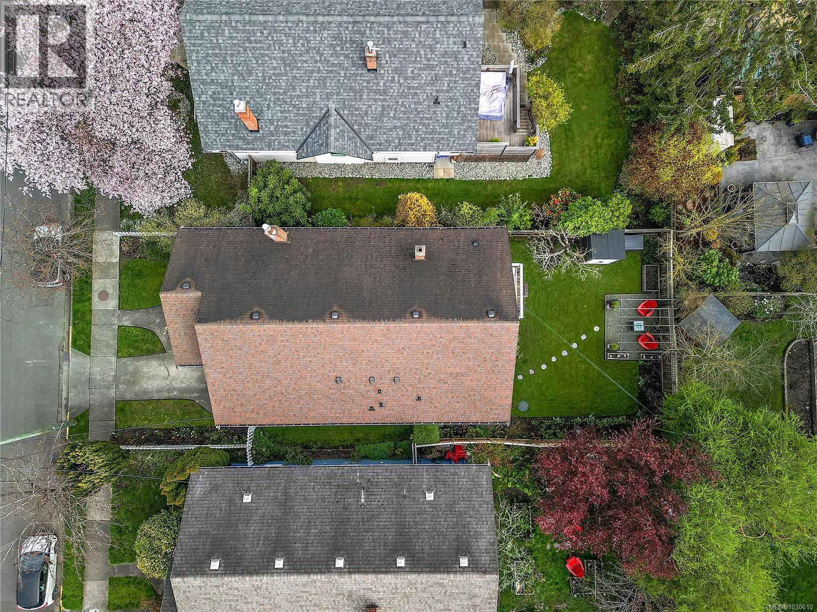  1753 Davie Street, Victoria