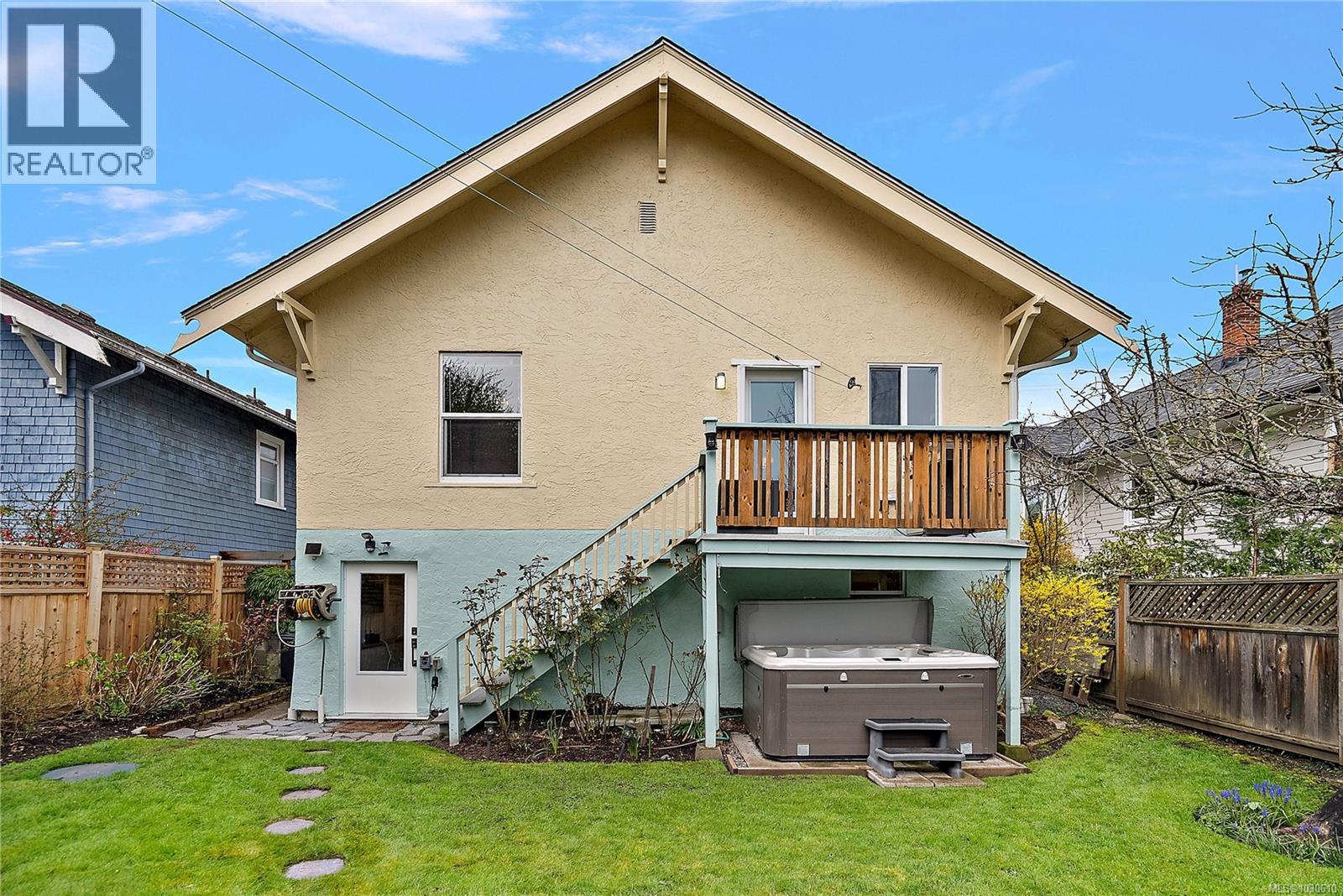  1753 Davie Street, Victoria