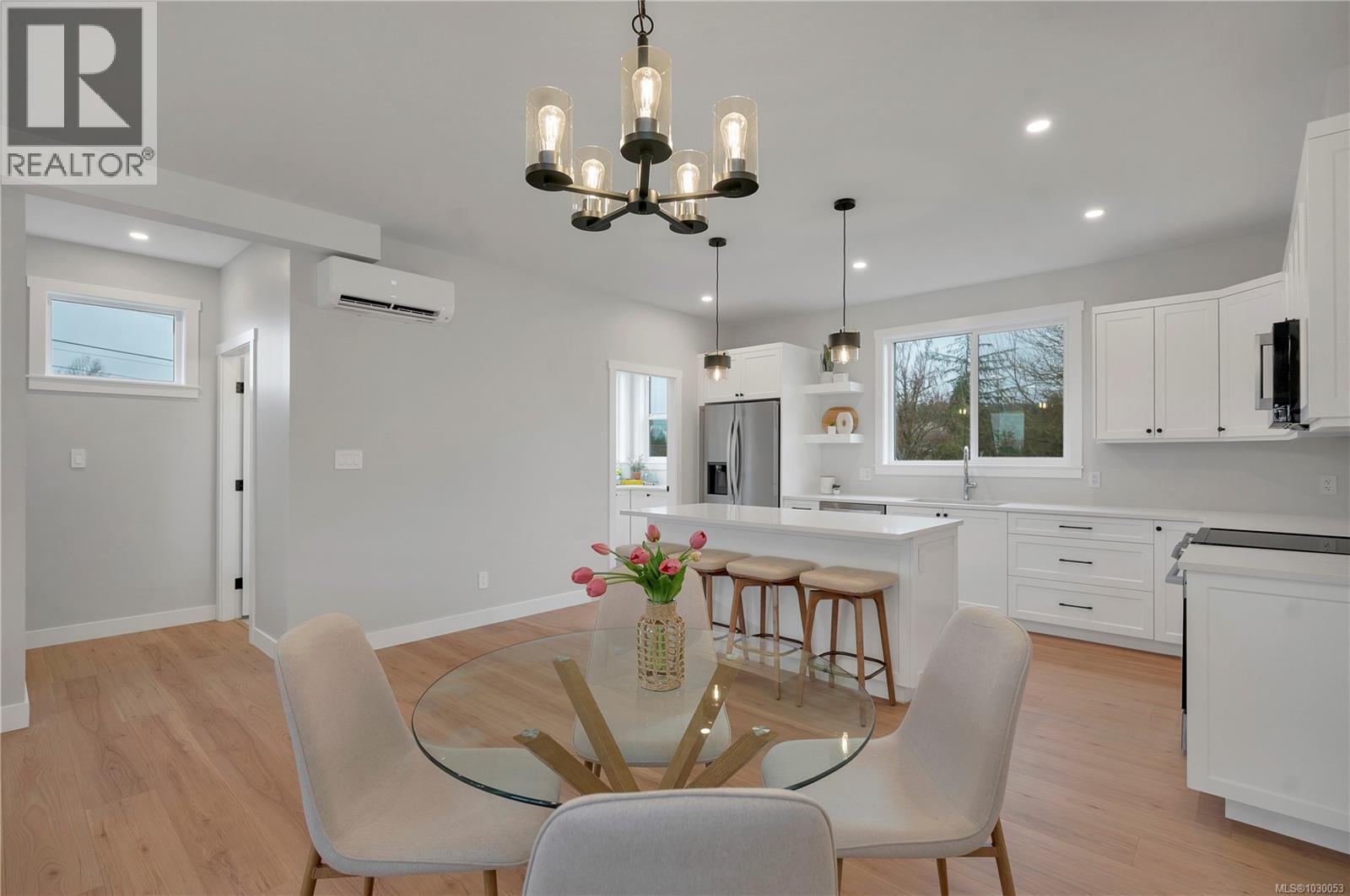 2022A Galerno Rd, Campbell River