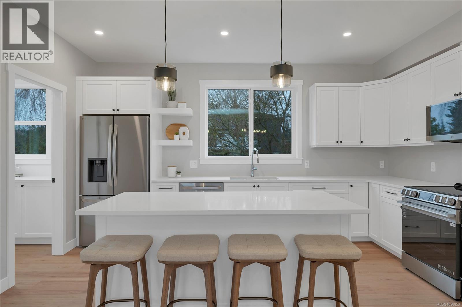 2022A Galerno Rd, Campbell River