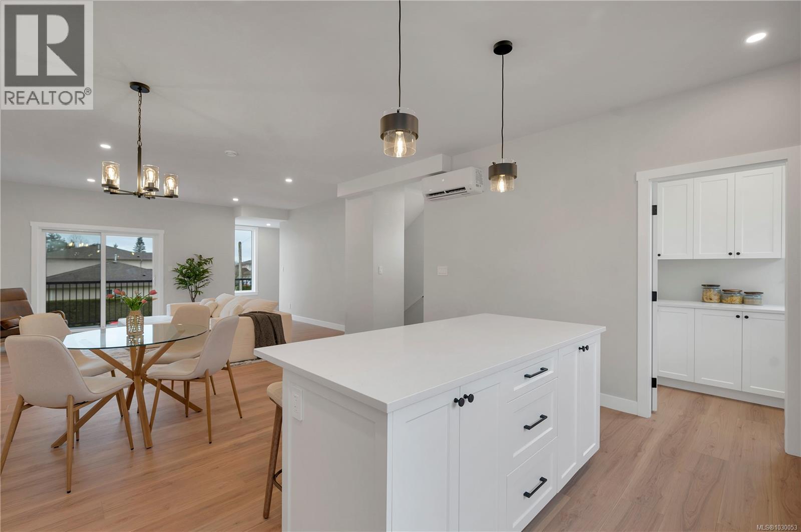 2022A Galerno Rd, Campbell River