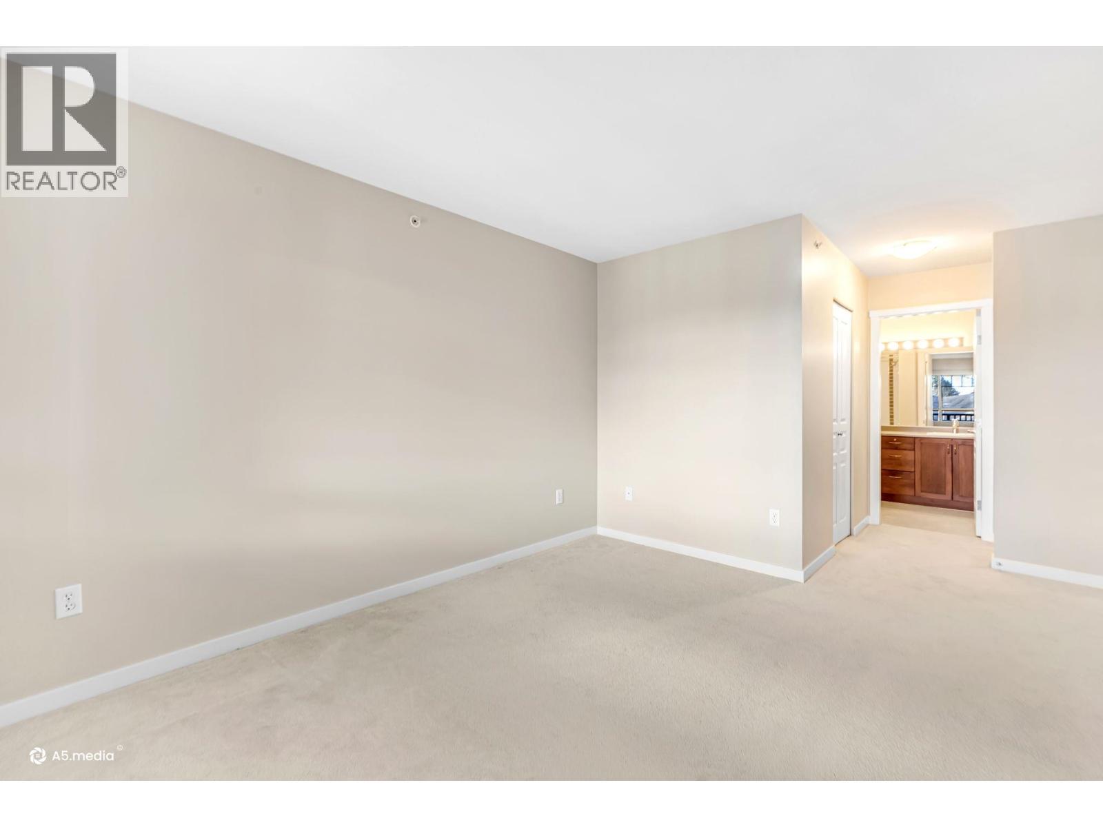 401 2951 SILVER SPRINGS BOULEVARD, Coquitlam